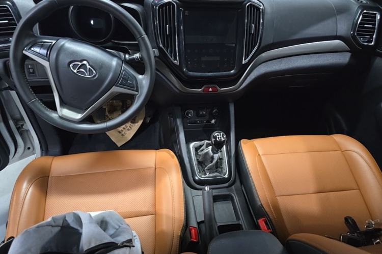 Used CHANGAN OSHAN CX70 2016 1.6L Manual Luxury Model Center Console