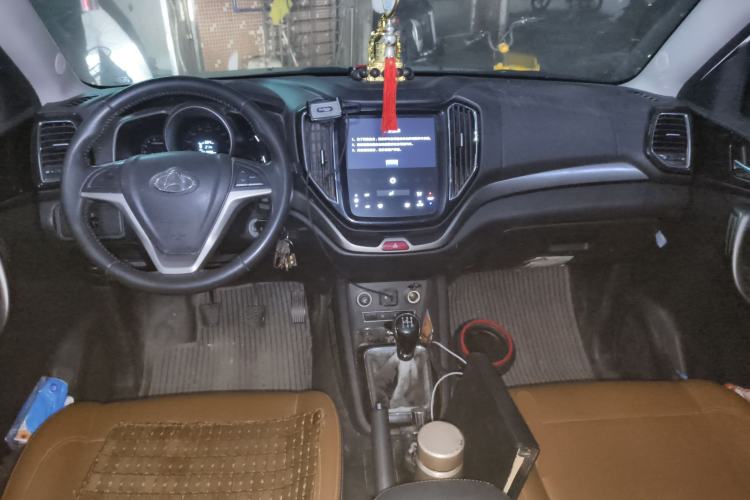 Used CHANGAN OSHAN CX70 2016 1.6L Manual Luxury Model Center Console