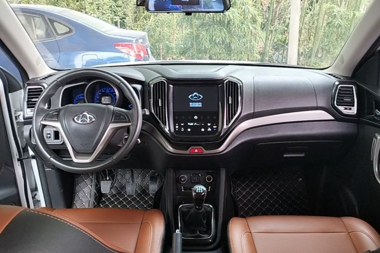 Used CHANGAN OSHAN CX70 2016 1.6L Manual Luxury Model Center Console