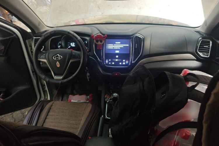 Used CHANGAN OSHAN CX70 2016 1.6L Manual Luxury Model Center Console