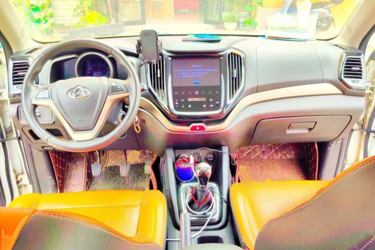 Used CHANGAN OSHAN CX70 2016 1.6L Manual Luxury Model Center Console