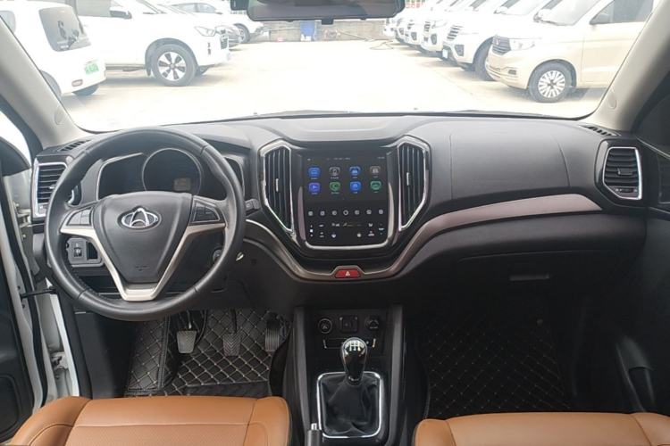 Used CHANGAN OSHAN CX70 2016 1.6L Manual Luxury Model Center Console