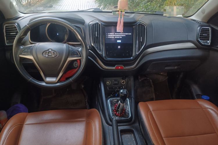Used CHANGAN OSHAN CX70 2016 1.6L Manual Luxury Model Center Console