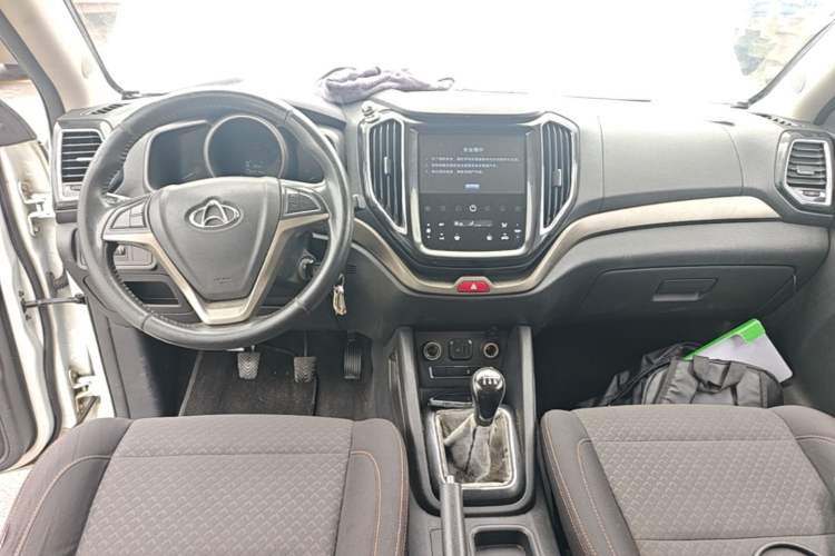 Used CHANGAN OSHAN CX70 2016 1.6L Manual Sport Model Center Console
