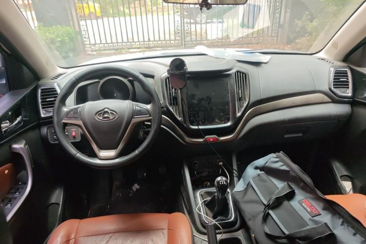 Used CHANGAN OSHAN CX70 2016 1.6L Manual Luxury Model Center Console