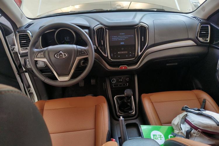 Used CHANGAN OSHAN CX70 2016 1.6L Manual Luxury Model Center Console