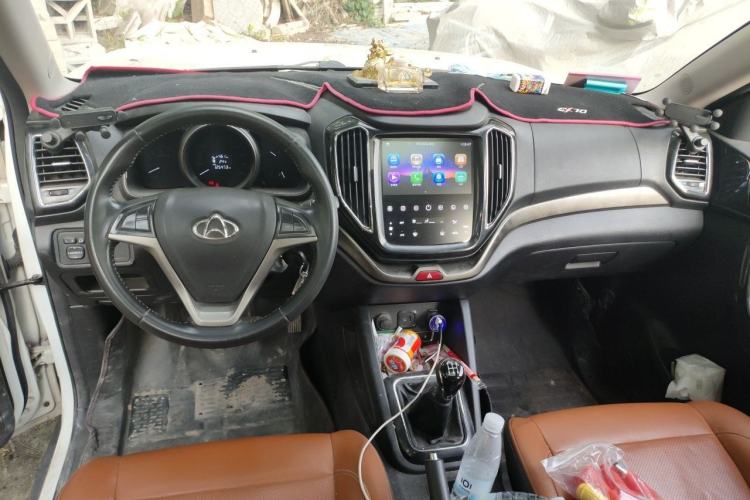Used CHANGAN OSHAN CX70 2016 1.6L Manual Luxury Model Center Console