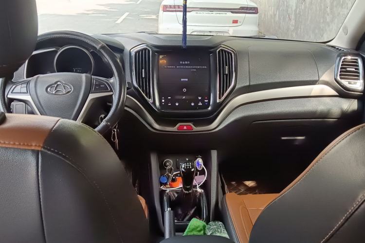 Used CHANGAN OSHAN CX70 2016 1.6L Manual Luxury Model Center Console