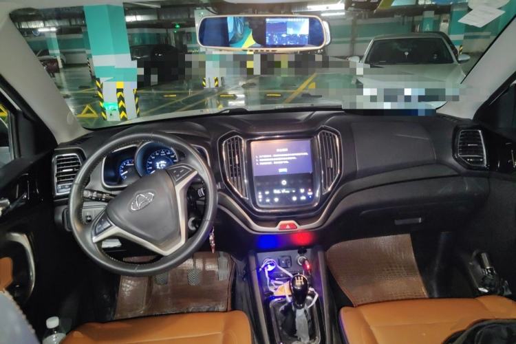 Used CHANGAN OSHAN CX70 2016 1.6L Manual Luxury Model Center Console