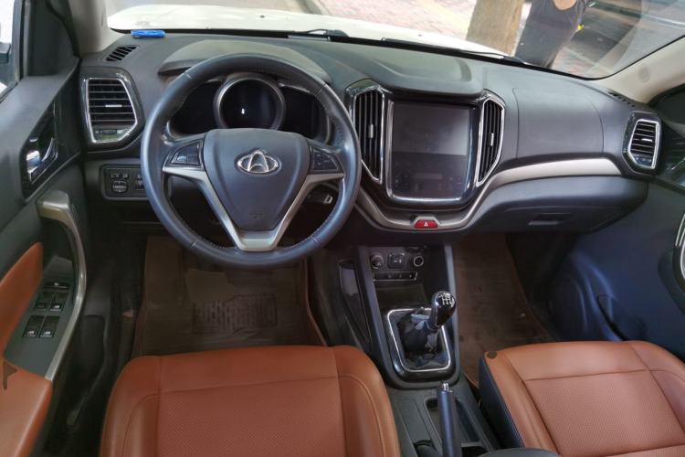 Used CHANGAN OSHAN CX70 2016 1.6L Manual Luxury Model Center Console