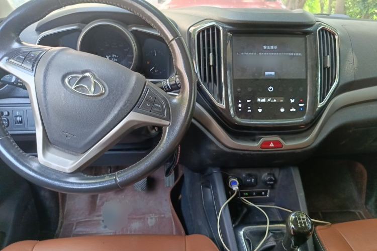 Used CHANGAN OSHAN CX70 2016 1.6L Manual Luxury Model Center Console