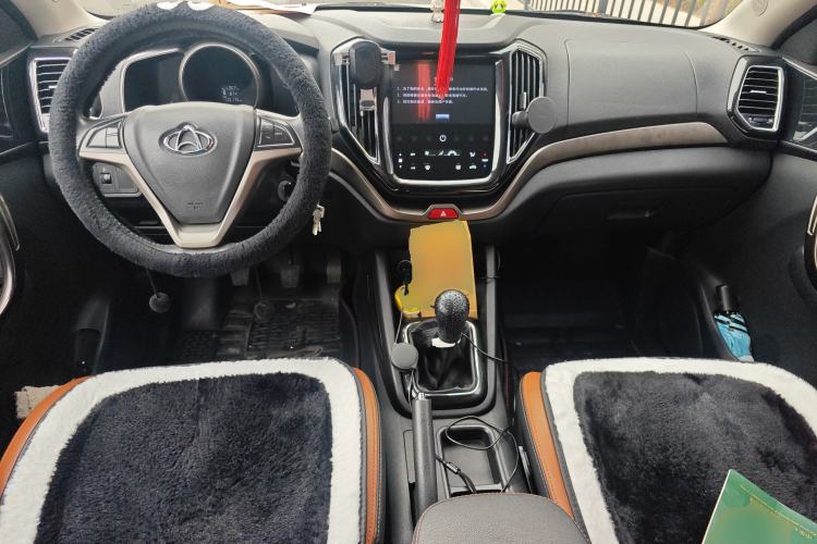 Used CHANGAN OSHAN CX70 2016 1.6L Manual Luxury Model Center Console