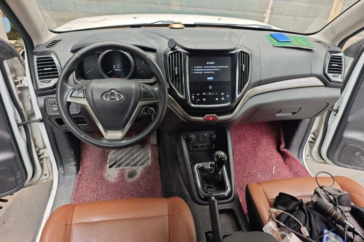 Used CHANGAN OSHAN CX70 2016 1.6L Manual Luxury Model Center Console