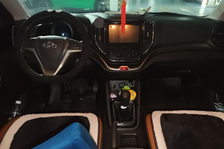 Used CHANGAN OSHAN CX70 2016 1.6L Manual Luxury Model Center Console