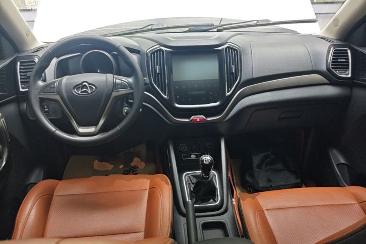 Used CHANGAN OSHAN CX70 2016 1.6L Manual Luxury Model Center Console