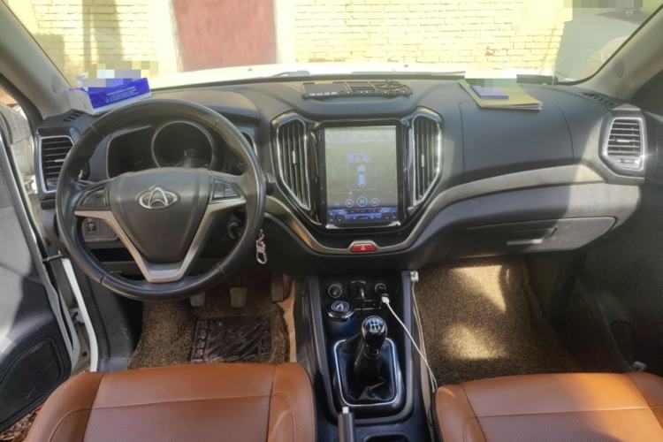 Used CHANGAN OSHAN CX70 2016 1.6L Manual Luxury Model Center Console