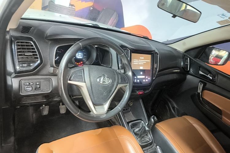 Used CHANGAN OSHAN CX70 2016 1.6L Manual Luxury Model Center Console