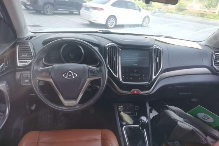 Used CHANGAN OSHAN CX70 2016 1.6L Manual Luxury Model Center Console