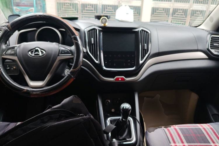 Used CHANGAN OSHAN CX70 2016 1.6L Manual Comfort Model Center Console