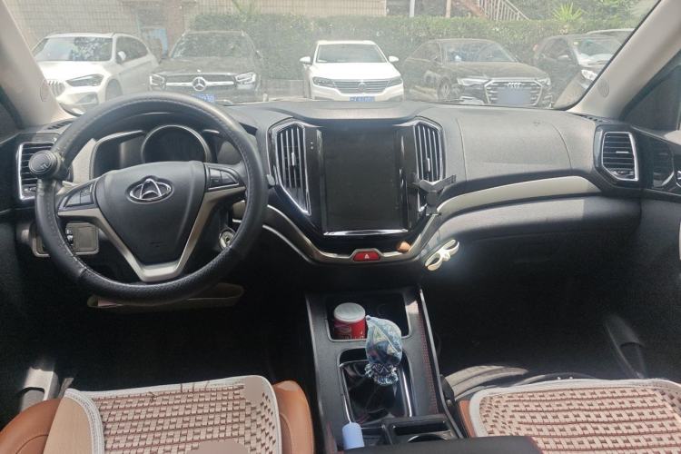 Used CHANGAN OSHAN CX70 2016 1.6L Manual Luxury Model Center Console