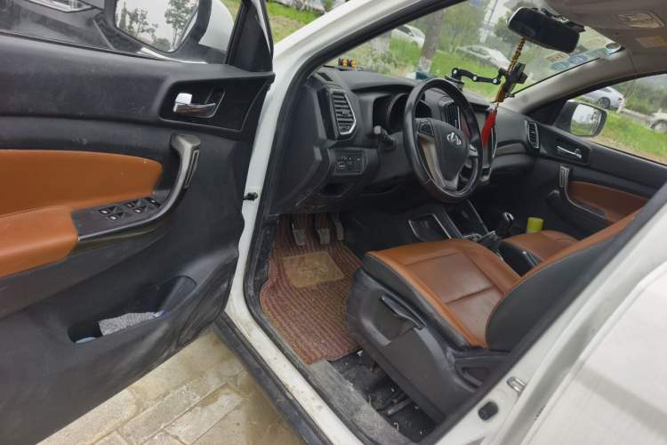 Used CHANGAN OSHAN CX70 2016 1.6L Manual Luxury Model Driver Seat