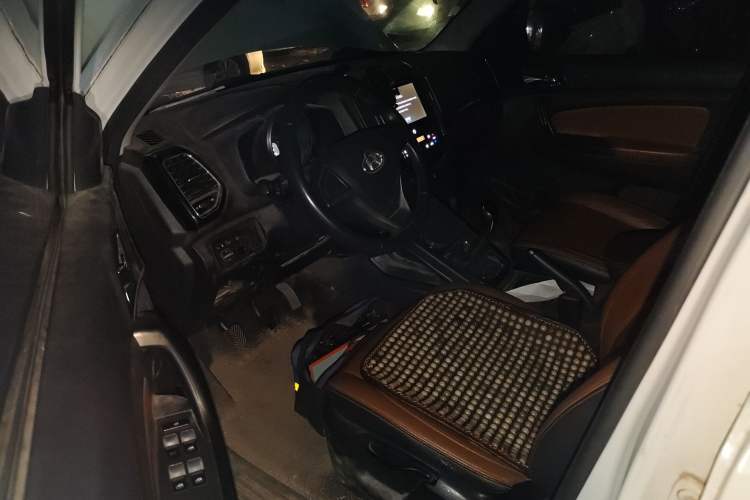 Used CHANGAN OSHAN CX70 2016 1.6L Manual Luxury Model Driver Seat