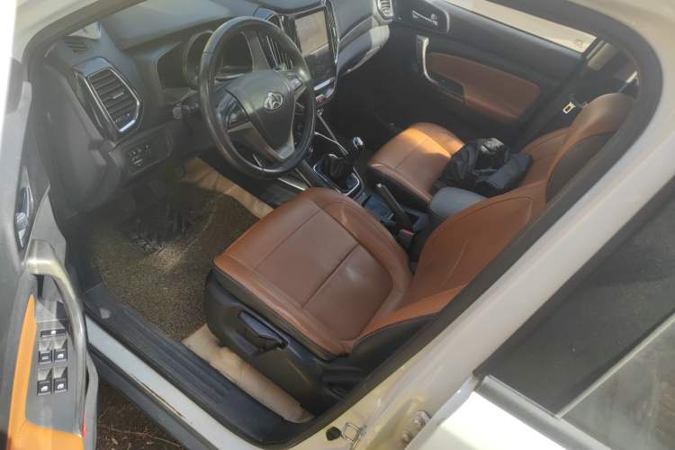Used CHANGAN OSHAN CX70 2016 1.6L Manual Luxury Model Driver Seat