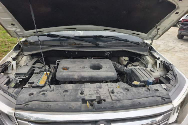 Used CHANGAN OSHAN CX70 2016 1.6L Manual Luxury Model Engine Bay