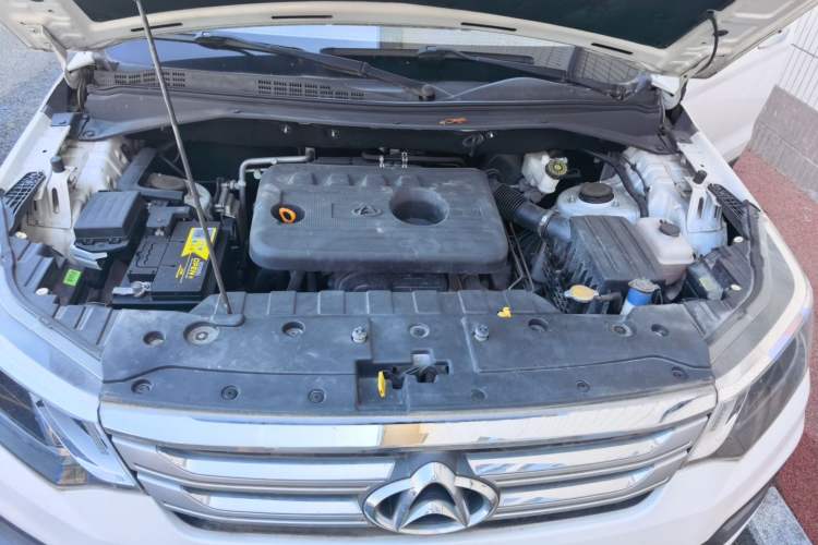 Used CHANGAN OSHAN CX70 2016 1.6L Manual Elite Model Engine Bay
