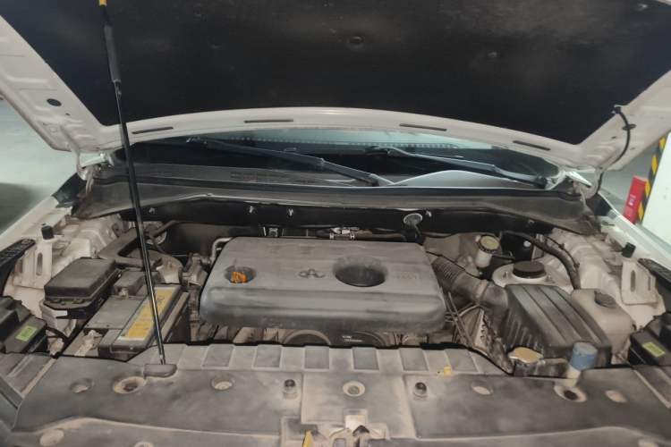 Used CHANGAN OSHAN CX70 2016 1.6L Manual Luxury Model Engine Bay