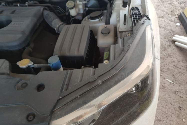 Used CHANGAN OSHAN CX70 2016 1.6L Manual Luxury Model Engine Bay Left