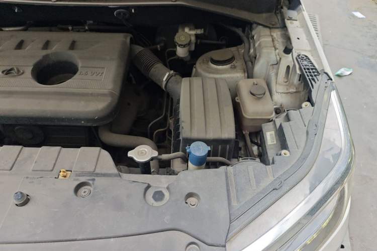 Used CHANGAN OSHAN CX70 2016 1.6L Manual Luxury Model Engine Bay Left