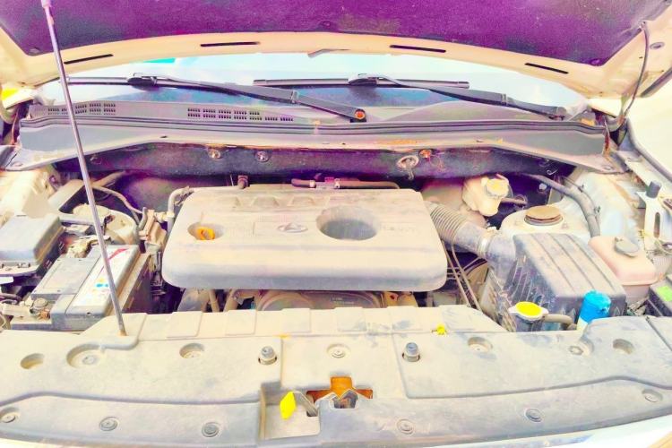 Used CHANGAN OSHAN CX70 2016 1.6L Manual Luxury Model Engine Bay
