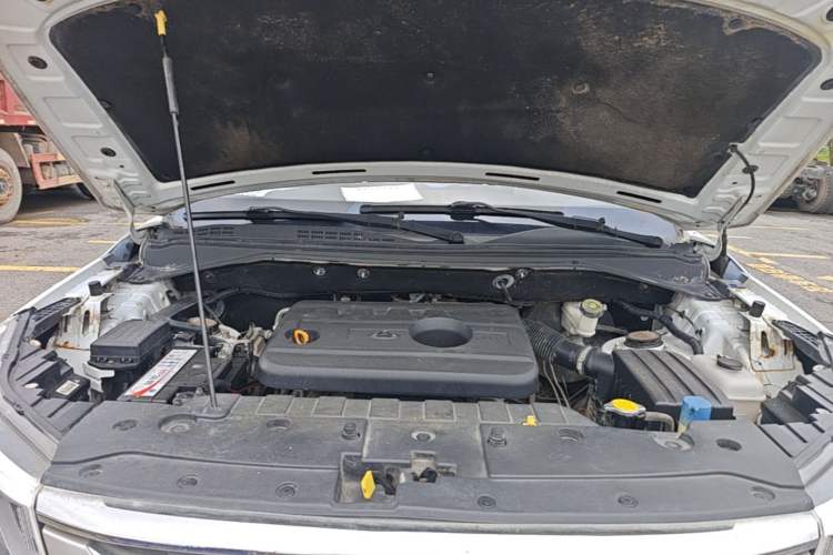 Used CHANGAN OSHAN CX70 2016 1.6L Manual Sport Model Engine Bay