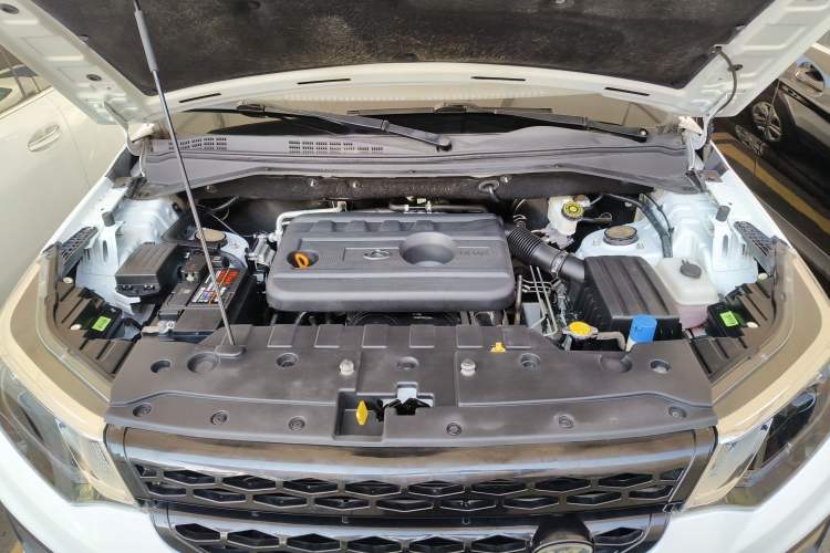 Used CHANGAN OSHAN CX70 2016 1.6L Manual Luxury Model Engine Bay
