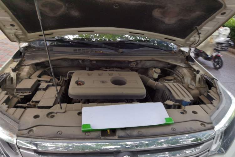 Used CHANGAN OSHAN CX70 2016 1.6L Manual Luxury Model Engine Bay