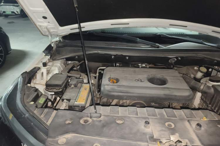 Used CHANGAN OSHAN CX70 2016 1.6L Manual Luxury Model Engine Bay Right