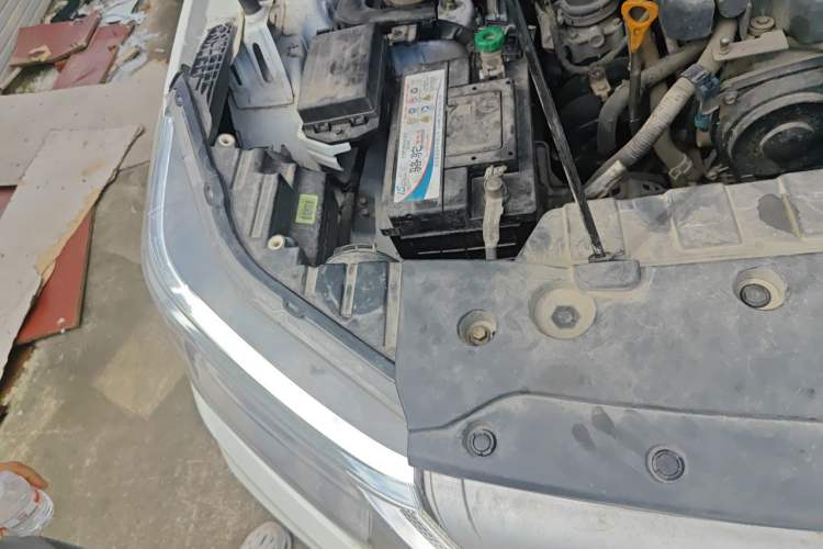 Used CHANGAN OSHAN CX70 2016 1.6L Manual Luxury Model Engine Bay Right