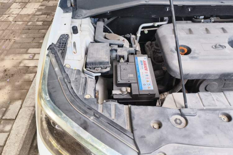 Used CHANGAN OSHAN CX70 2016 1.6L Manual Luxury Model Engine Bay Right
