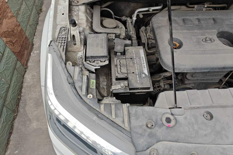 Used CHANGAN OSHAN CX70 2016 1.6L Manual Luxury Model Engine Bay Right
