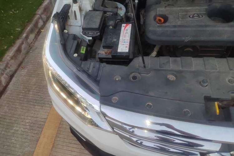 Used CHANGAN OSHAN CX70 2016 1.6L Manual Luxury Model Engine Bay Right