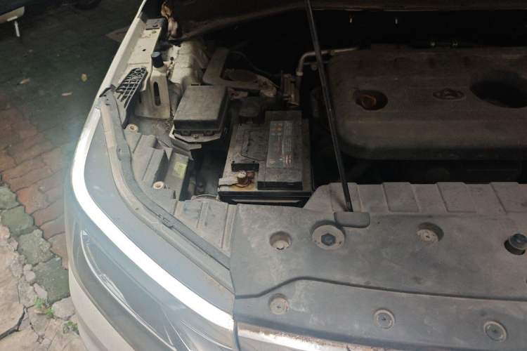 Used CHANGAN OSHAN CX70 2016 1.6L Manual Luxury Model Engine Bay Right