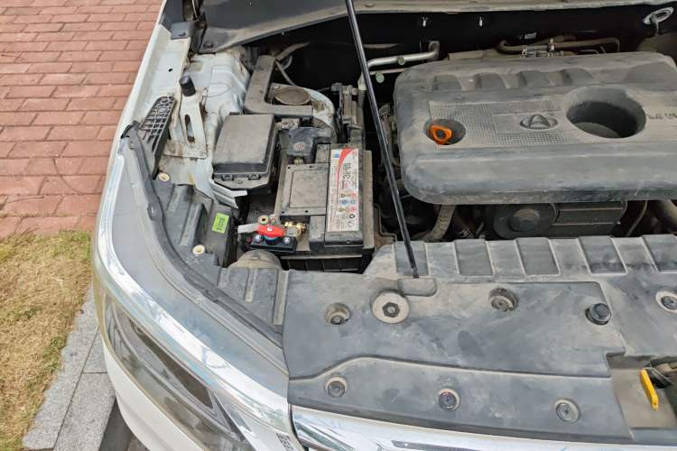 Used CHANGAN OSHAN CX70 2016 1.6L Manual Luxury Model Engine Bay Right
