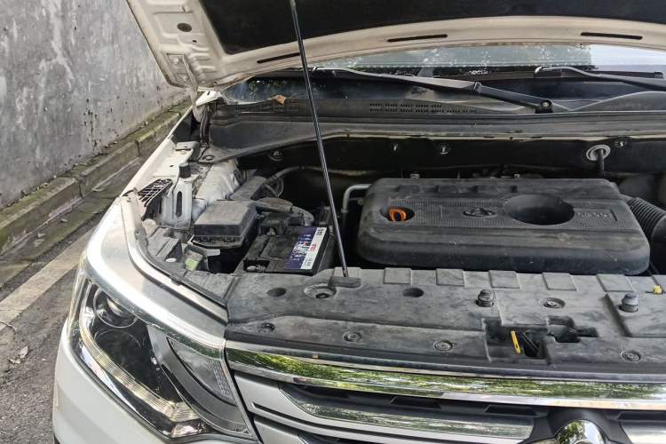 Used CHANGAN OSHAN CX70 2016 1.6L Manual Luxury Model Engine Bay Right