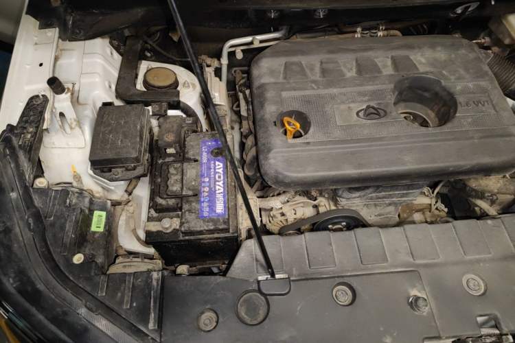 Used CHANGAN OSHAN CX70 2016 1.6L Manual Luxury Model Engine Bay Right