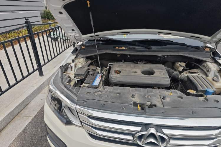 Used CHANGAN OSHAN CX70 2016 1.6L Manual Luxury Model Engine Bay Right