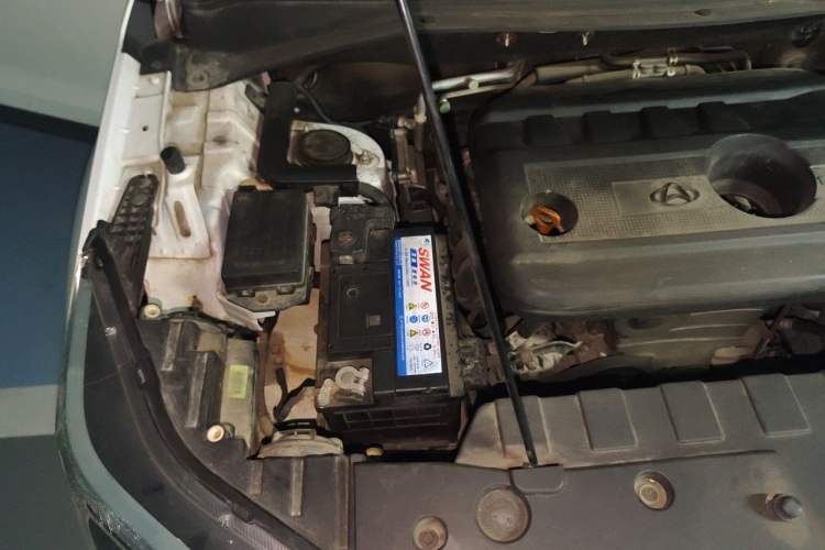 Used CHANGAN OSHAN CX70 2016 1.6L Manual Luxury Model Engine Bay Right