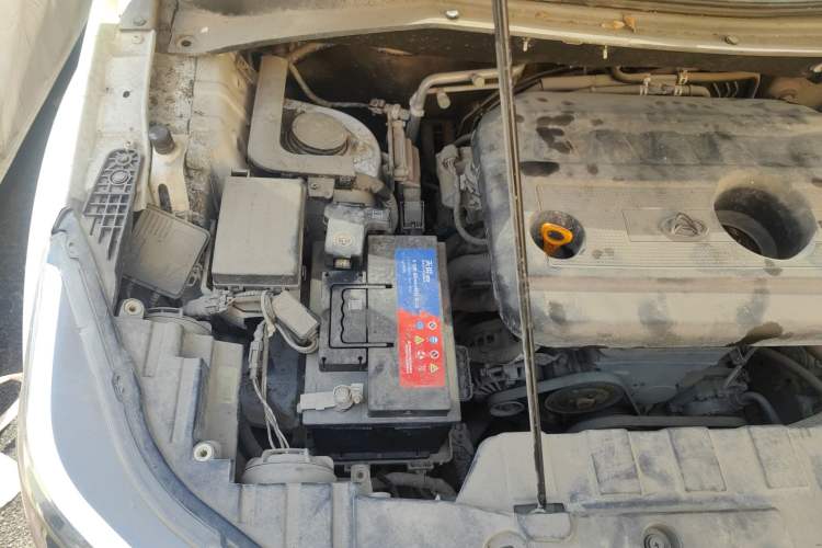 Used CHANGAN OSHAN CX70 2016 1.6L Manual Luxury Model Engine Bay Right