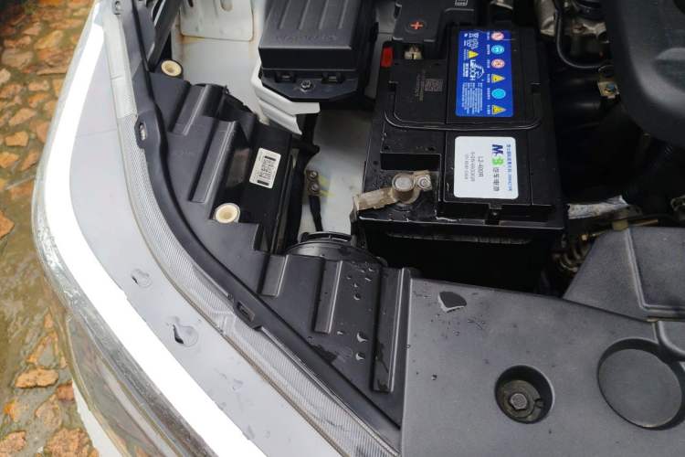 Used CHANGAN OSHAN CX70 2016 1.6L Manual Comfort Model Engine Bay Right