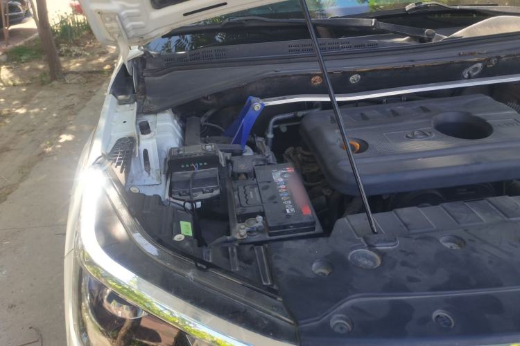 Used CHANGAN OSHAN CX70 2016 1.6L Manual Luxury Model Engine Bay Right